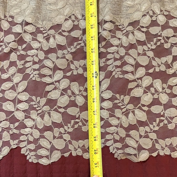 Maneesha Ruia 100% Fine Wool, Lace Trimmed Taupe Scarf 31.5” x 78” - Picture 4 of 6